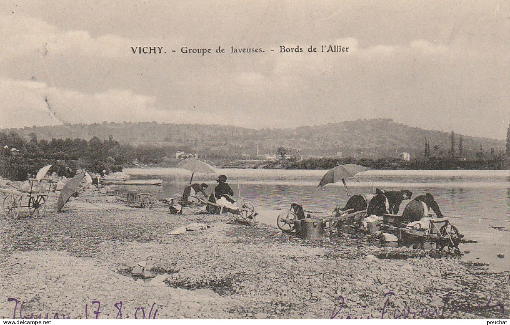 OP 4-(03) VICHY - GROUPE DE LAVEUSES - BORDS DE L' ALLIER - 2 SCANS  - Vichy