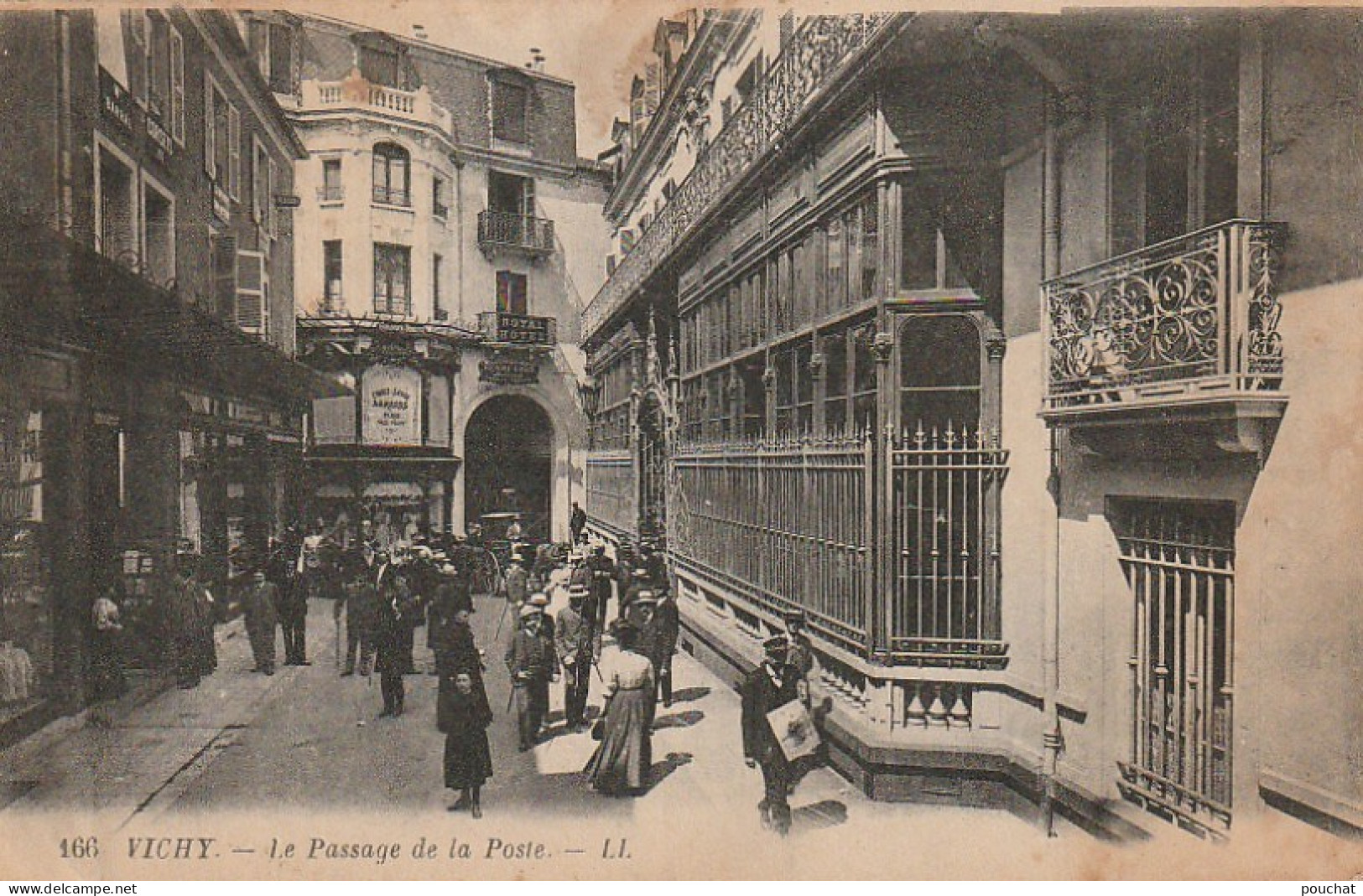 OP 4-(03) VICHY - LE PASSAGE DE LA POSTE  - 2 SCANS  - Vichy