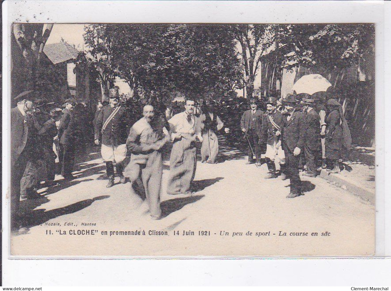 CLISSON: "la Cloche" En Promenade, 14 Juin 1921, Un Peu De Sport, La Course En Sac - Très Bon état - Clisson