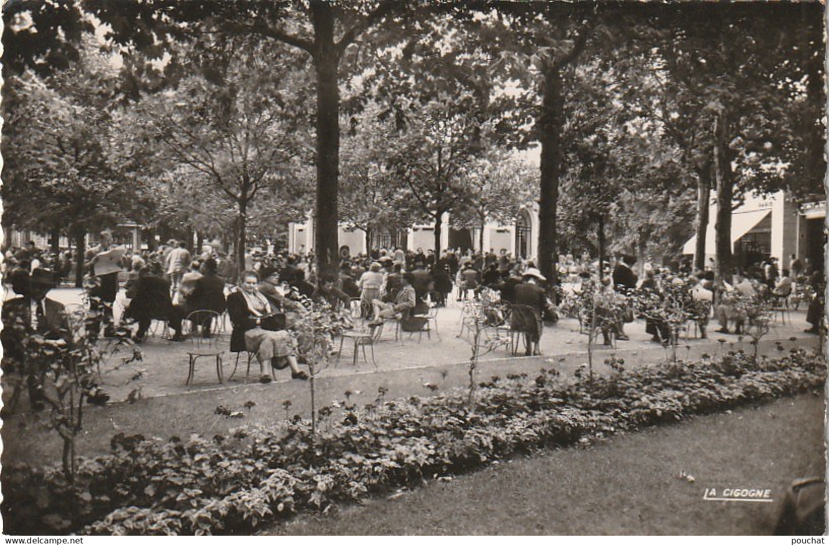 OP 5-(03) VICHY - SQUARE ET SOURCE DE L' HOPITAL - 2 SCANS - Vichy