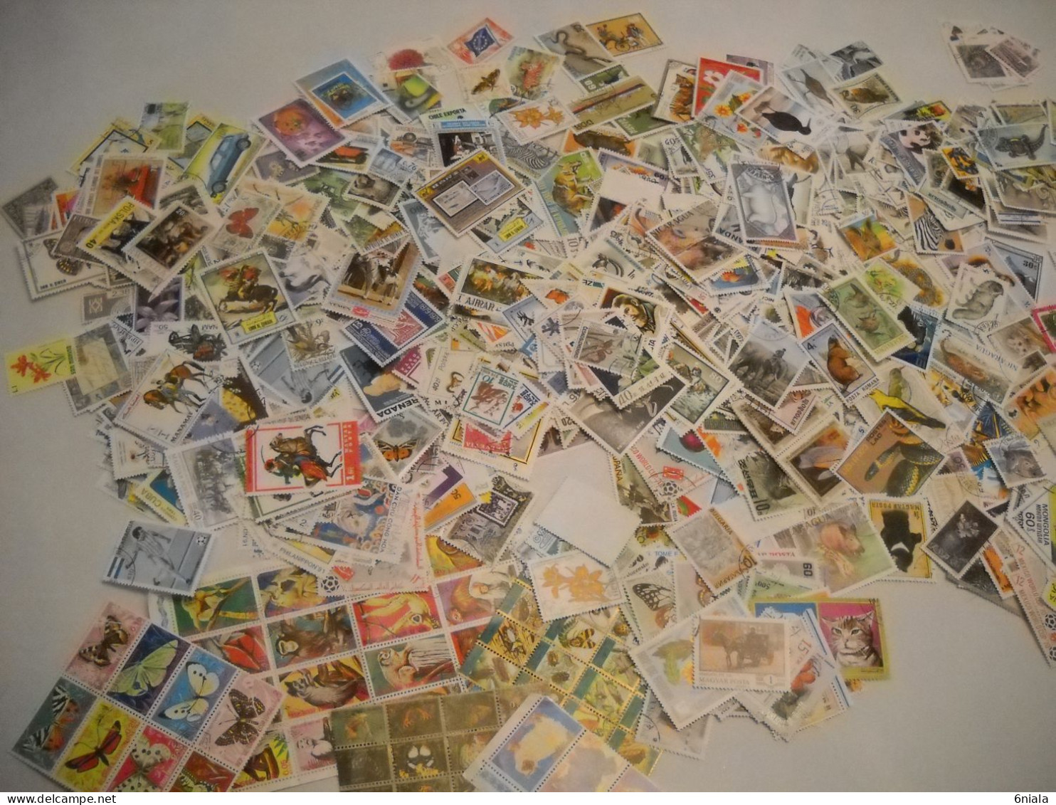 TIMBRES THEMATIQUE DIVERS MONDE  170 G  Animaux, Chats, Chiens, Reptiles Papillons, Voitures, ETC ..VOIR SCANS - Vrac (min 1000 Timbres)