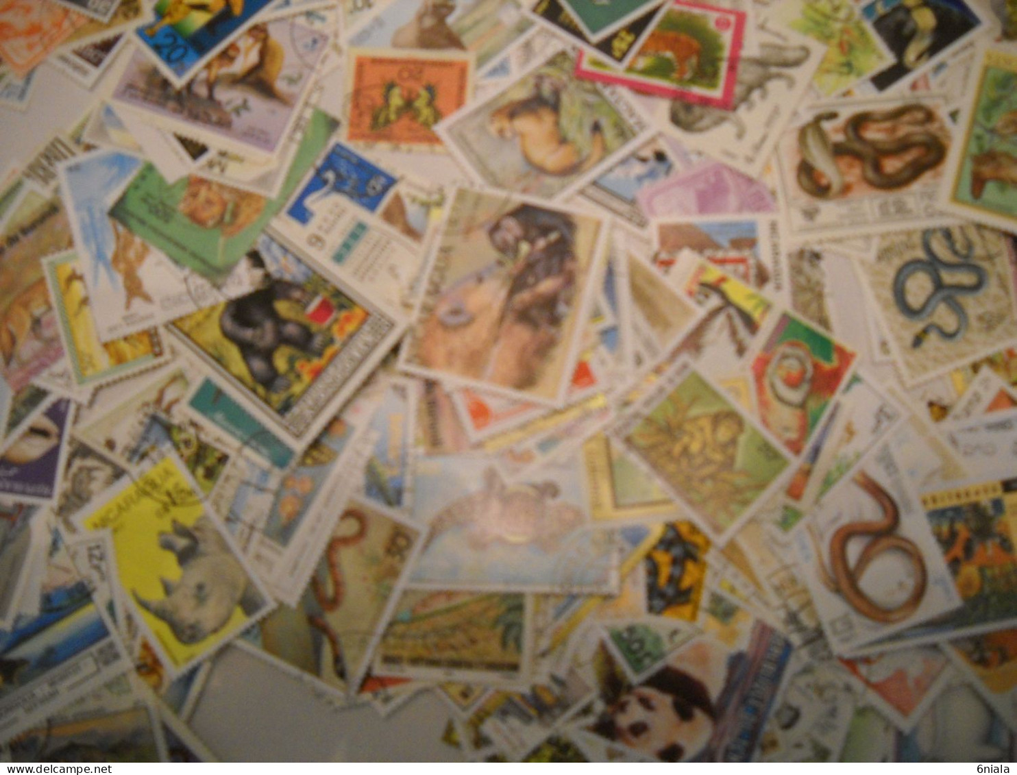 TIMBRES THEMATIQUE DIVERS MONDE  170 G  Animaux, chats, chiens, reptiles papillons, voitures, ETC ..VOIR SCANS