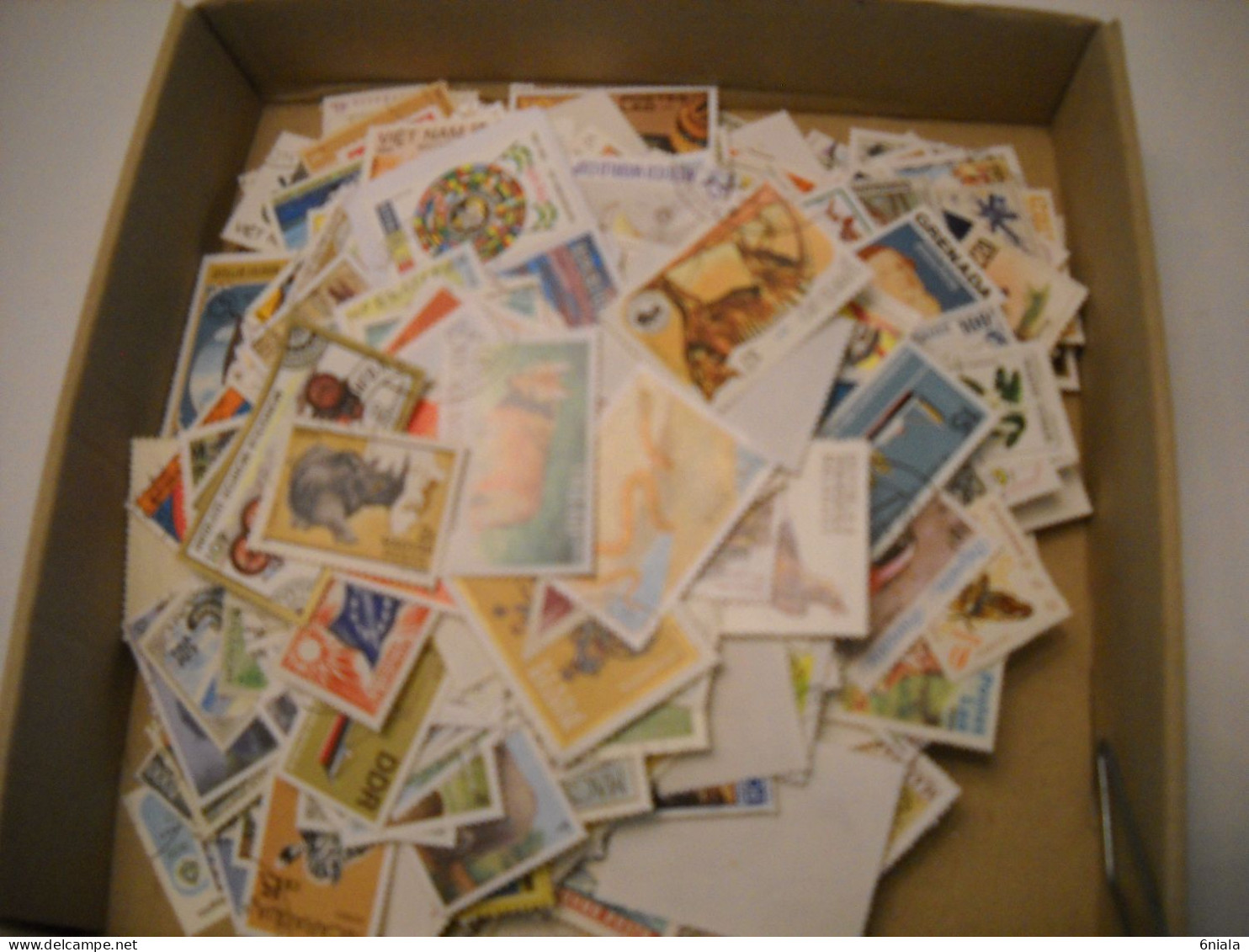 TIMBRES THEMATIQUE DIVERS MONDE  170 G  Animaux, chats, chiens, reptiles papillons, voitures, ETC ..VOIR SCANS