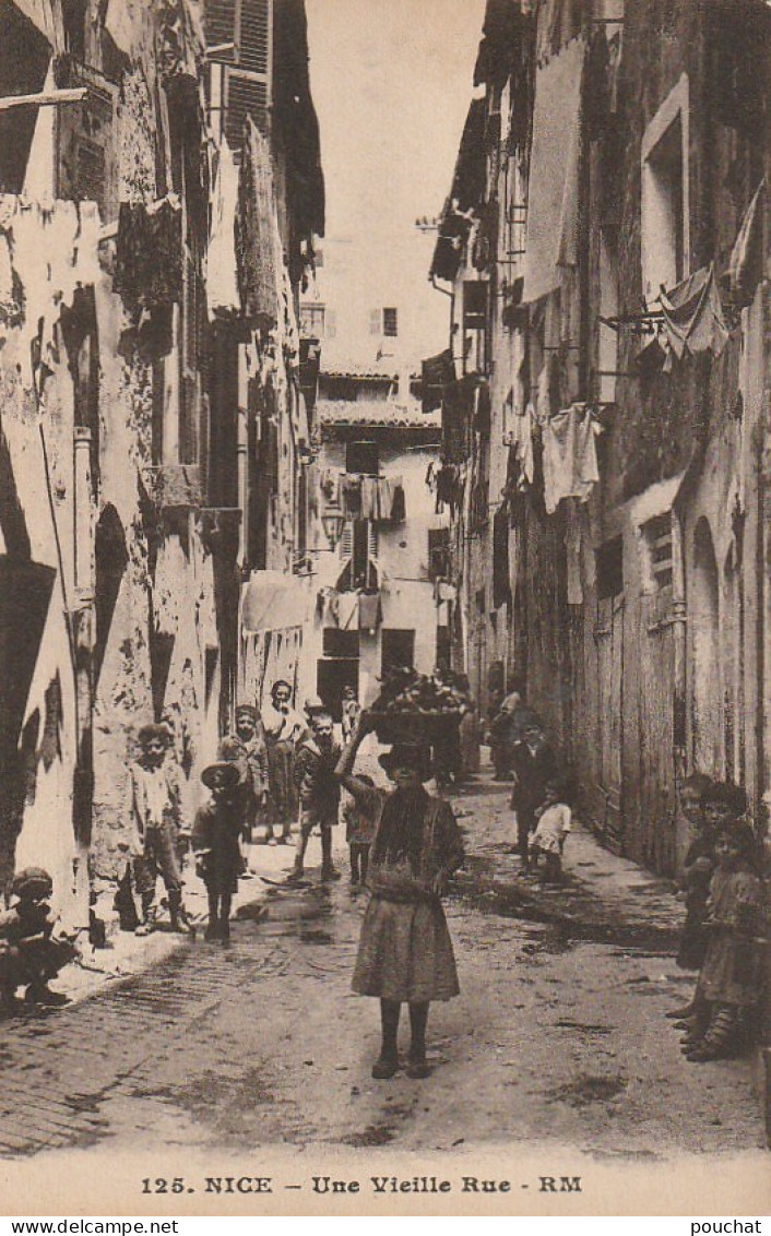 OP 9- (06) NICE - UNE VIEILLE RUE - ENFANTS , FILLETTE AVEC CORBEILLE - 2 SCANS - Life In The Old Town (Vieux Nice)
