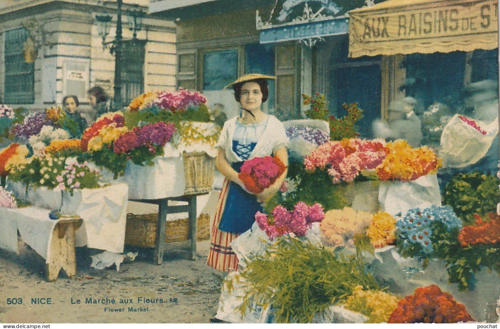 OP 9- (06) NICE - LE MARCHE AUX FLEURS - NICOISE DEVANT SON ETAL -  CARTE COULEURS   - 2 SCANS - Petits Métiers