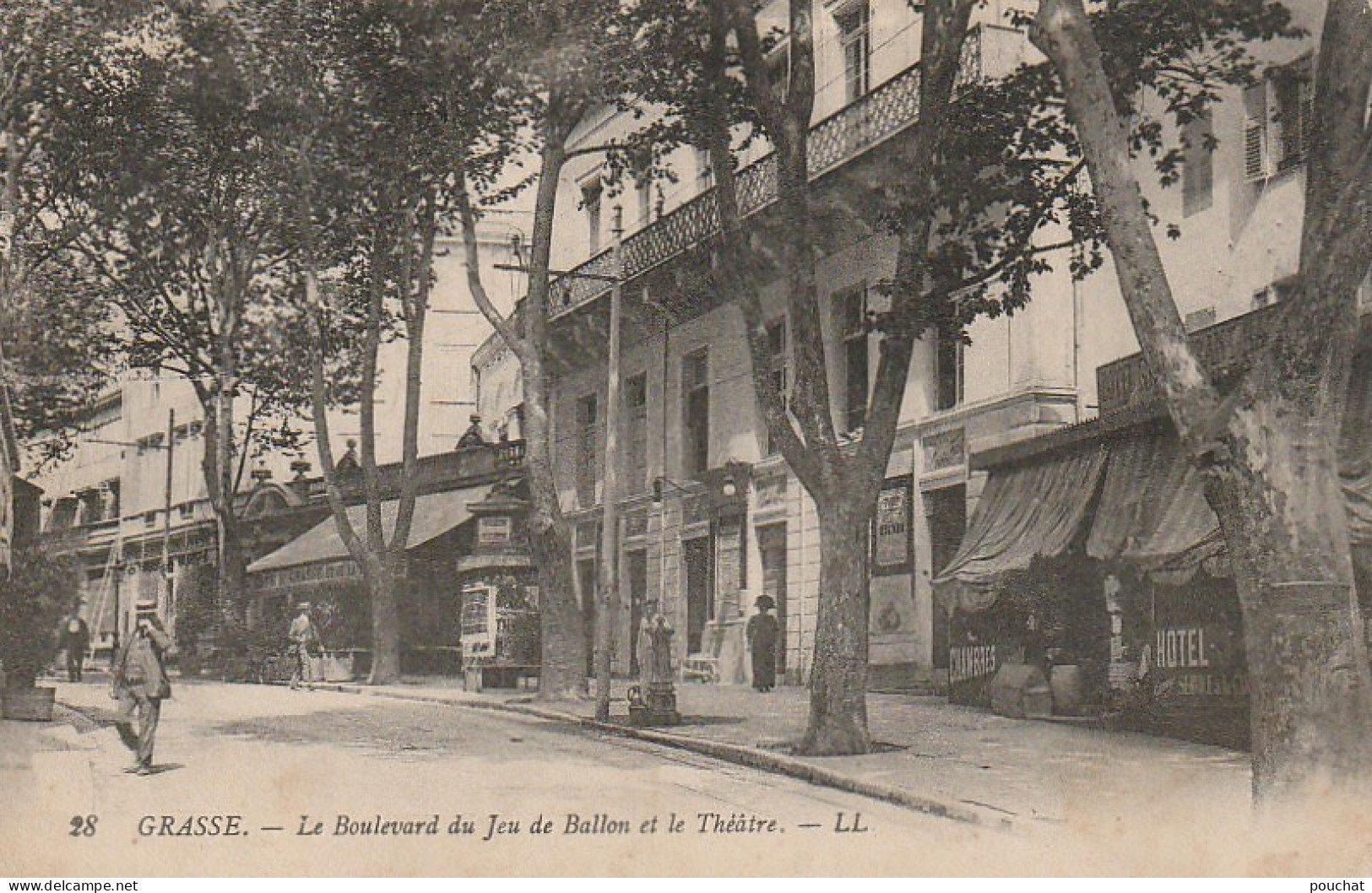 OP 9- (06) GRASSE - LE BOULEVARD DU JEU DE BALLON ET LE THEATRE - HOTEL RESTAURANT - CAFE DE GRASSE - 2 SCANS - Grasse