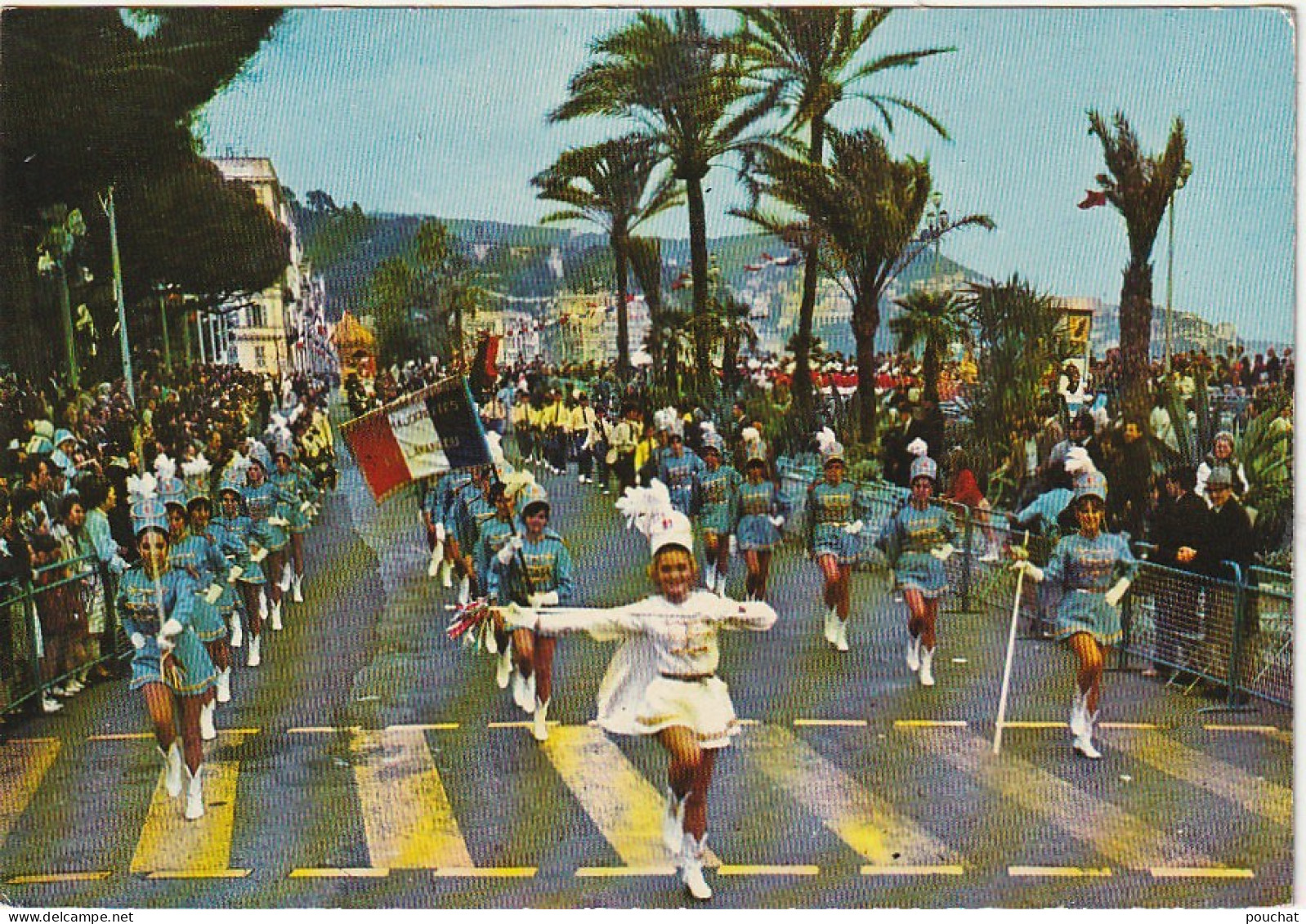 OP 10-(06) NICE - DEFILE DES MAJORETTES SUR LA PROMENADE DES ANGLAIS - CARTE COULEURS  - 2 SCANS - Sonstige & Ohne Zuordnung