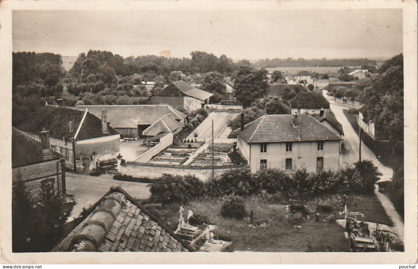 OP 17-(10) LHUITRE - PANORAMA - VUE SUR LE CIMETIERE - 2 SCANS - Autres & Non Classés