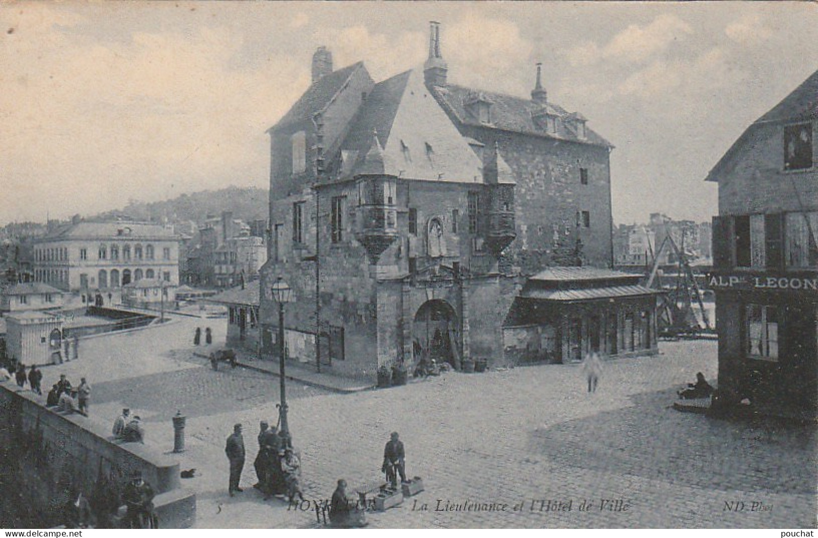 PE 3-(14) HONFLEUR - LA LIEUTENANCE ET L' HOTEL DE VILLE - 2 SCANS - Honfleur