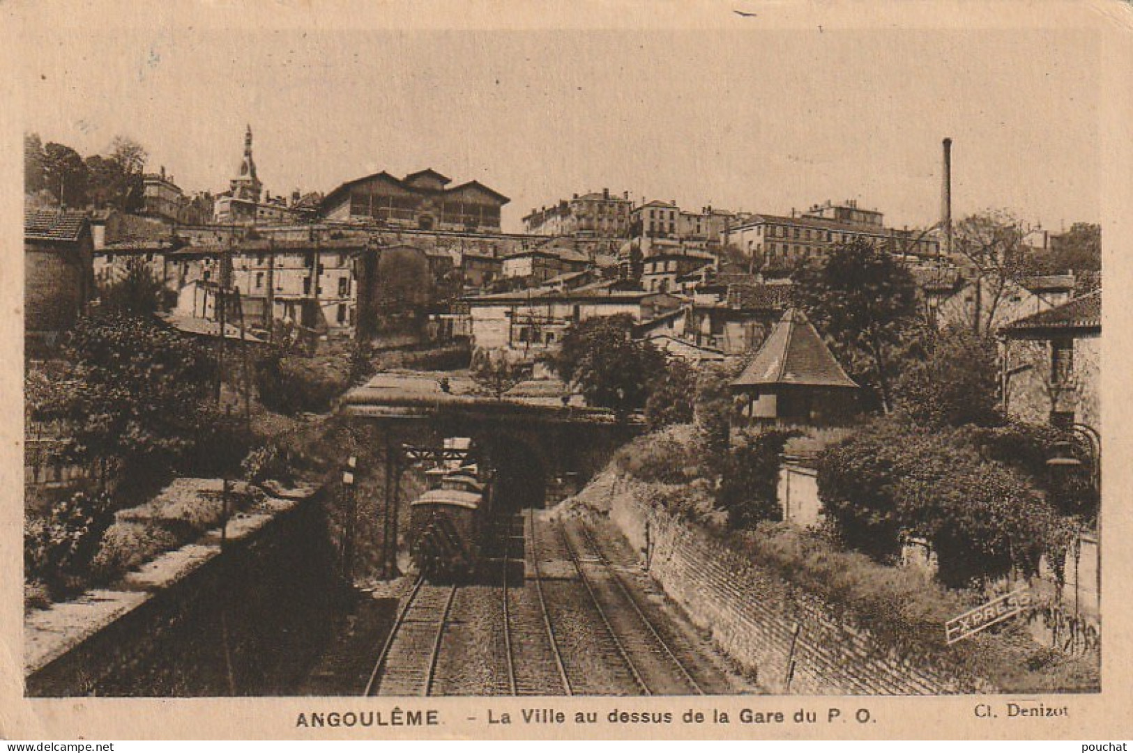 PE 7-(16) ANGOULEME - LA VILLE AU DESSUS DE LA GARE DU PO - VOIE FERREE - 2 SCANS - Angouleme