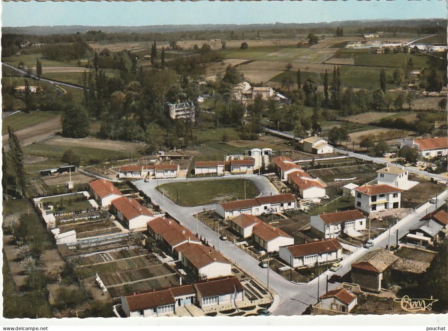 PE 8-(16) BAIGNES SAINTE RADEGONDE - LA CITE " LES ROSIERS " - VUE AERIENNE  - CARTE COULEURS - 2 SCANS - Other & Unclassified