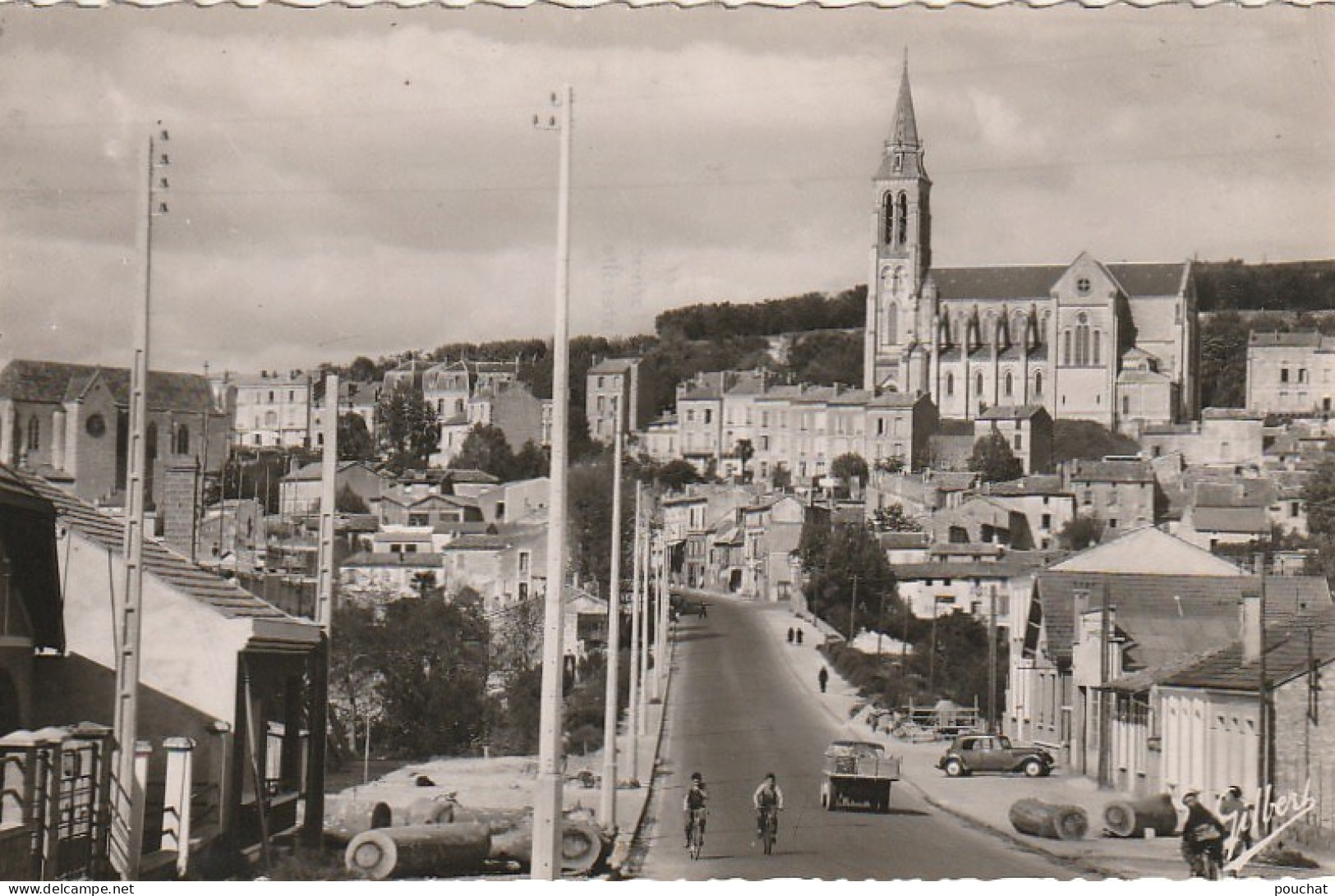 PE 8-(16) ANGOULEME - ROUTE DE BORDEAUX PARIS ET QUARTIER SAINT AUSONE - 2 SCANS - Angouleme