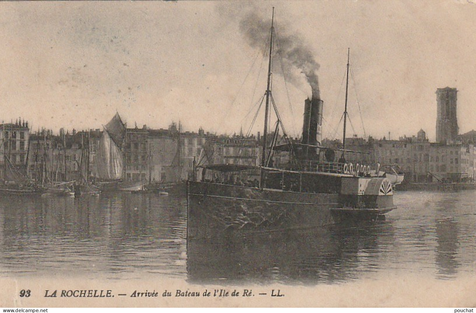 PE 9-(17) LA ROCHELLE - ARRIVEE DU BATEAU DE L' ILE DE RE  - 2 SCANS - La Rochelle