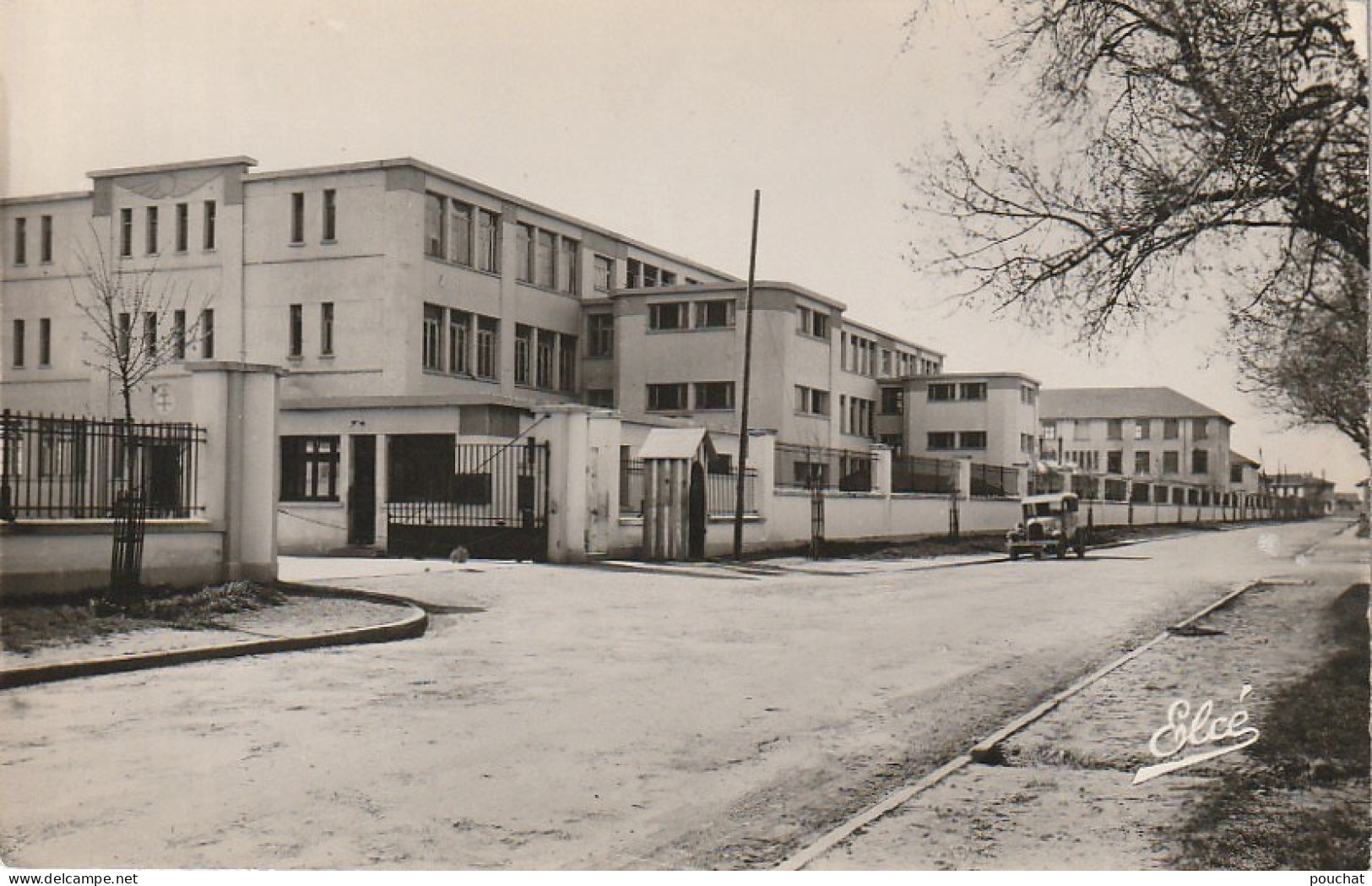 PE 10-(17) ROCHEFORT SUR MER - CENTRE D' AVIATION - 2 SCANS - Rochefort