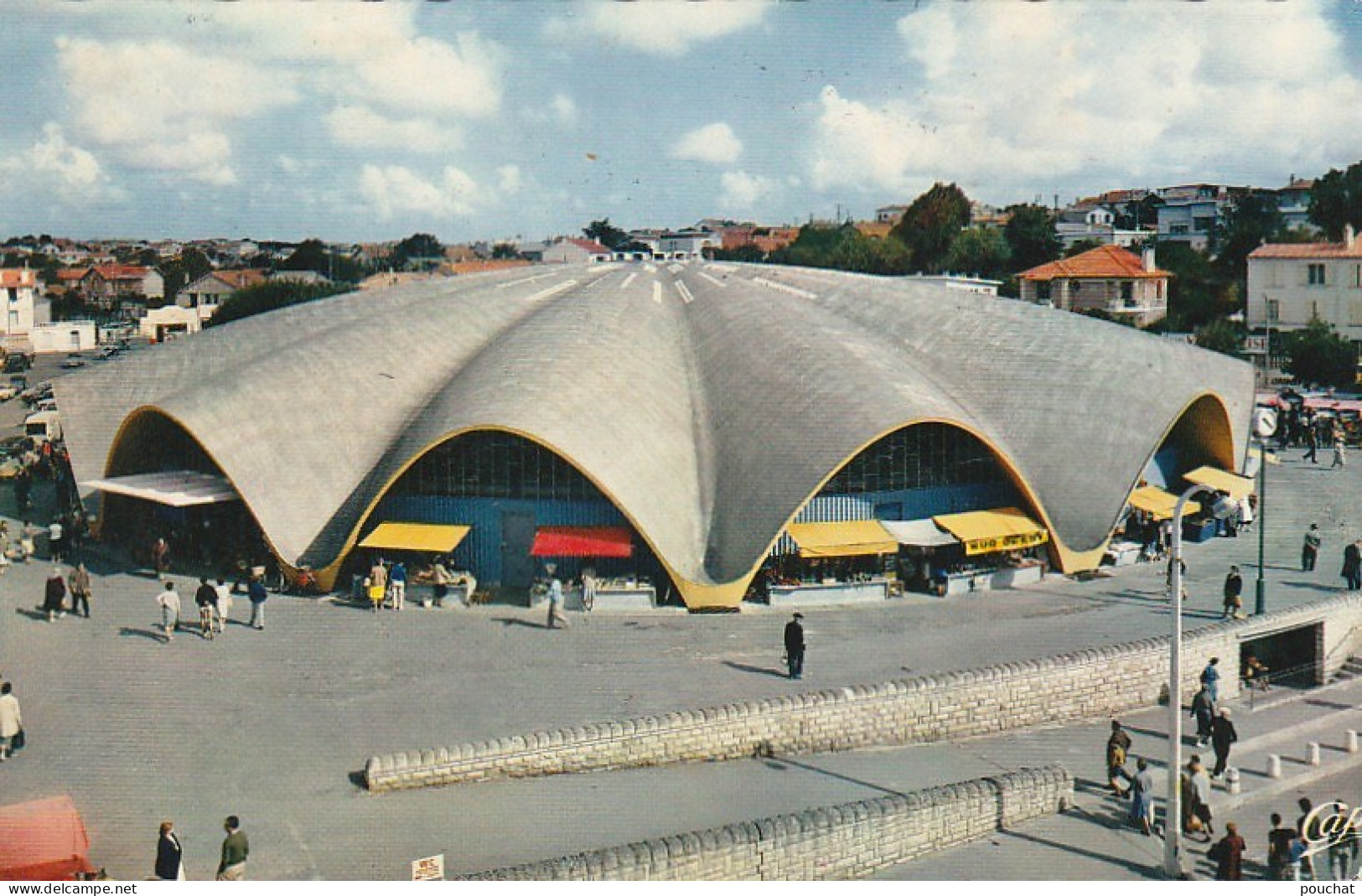 PE 10-(17) ROYAN - LE MARCHE COUVERT - CARTE COULEURS - 2 SCANS - Royan