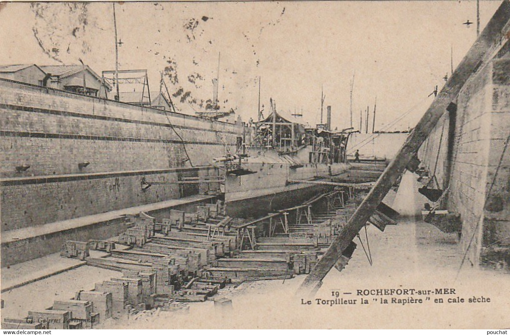 PE 11-(17) ROCHEFORT SUR MER LE TORPILLEUR " LA RAPIERE " EN CALE SECHE - 2 SCANS  - Rochefort