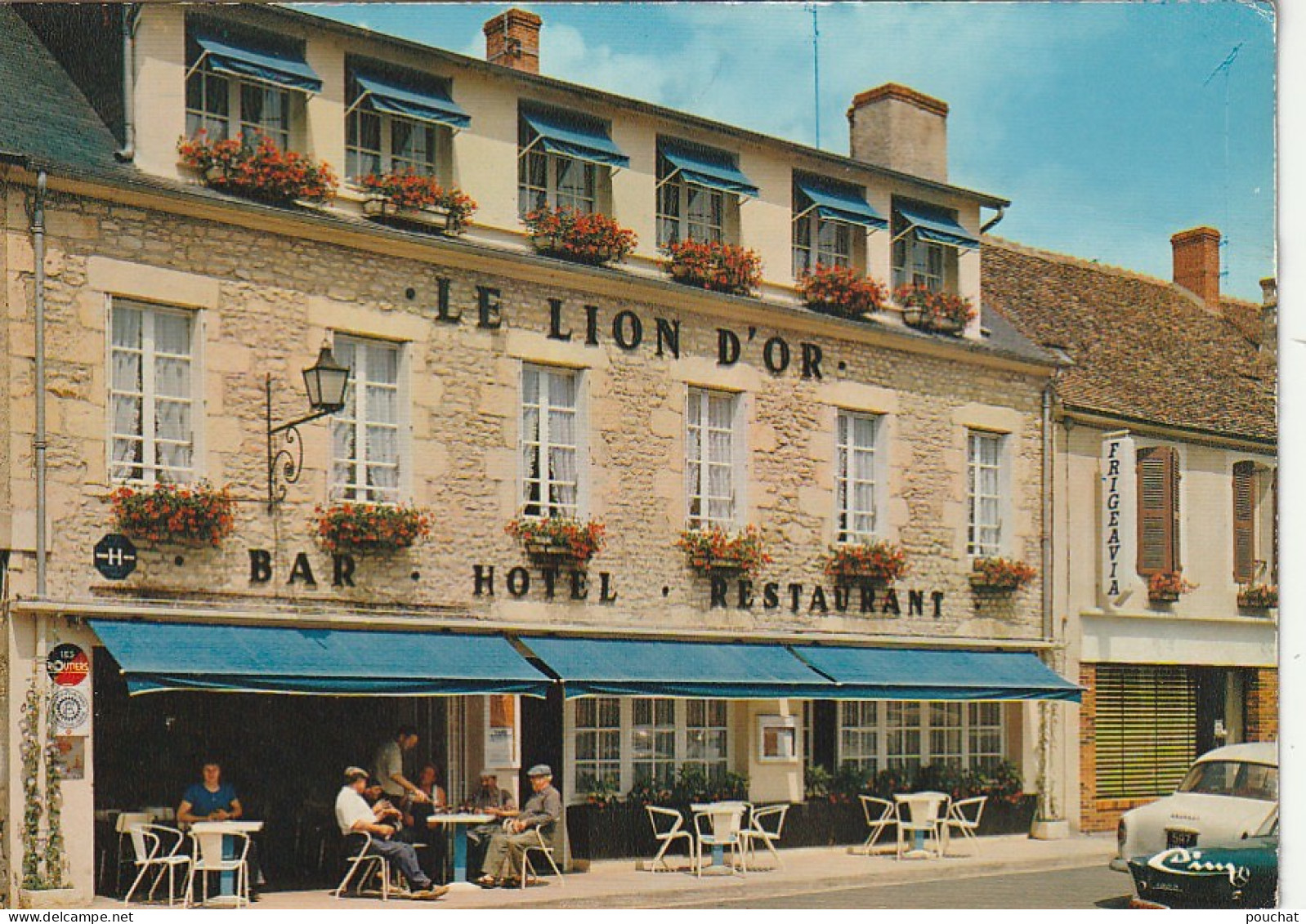 PE 12 -(18) NERONDES - HOTEL DU LION D' OR - LA TERRASSE - CARTE COULEURS - 2 SCANS - Nérondes