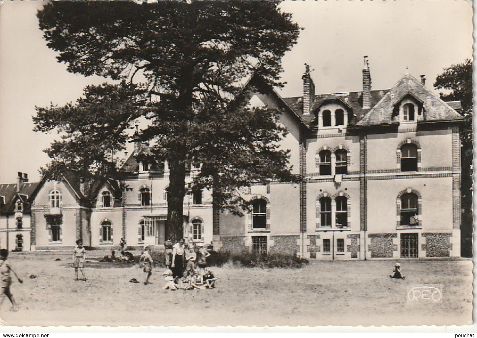 PE 12 -(18) NEUVY SUR BARANGEON - CHATEAU DE LA GRANDE GARENNE - COLONIE DE VACANCES - ENFANTS  - 2 SCANS - Autres & Non Classés