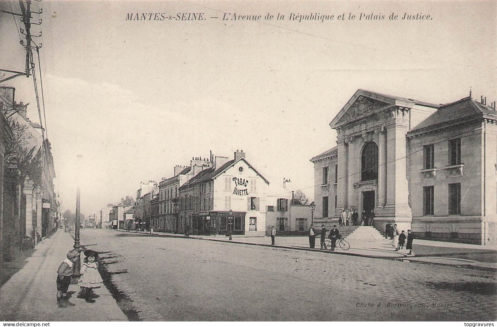 MANTES-sur-SEINE - L'Avenue De La République Et Le Palais De Justice - Mantes La Jolie