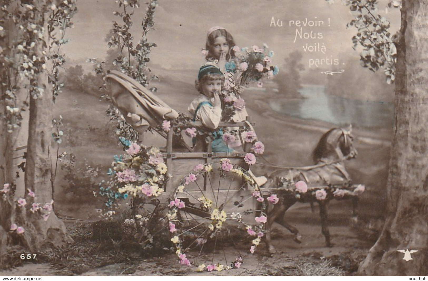 PE 20 -" AU REVOIR ! NOUS VOILA PARTIS " - CARTE  FANTAISIE AVEC ENFANTS DANS CARRIOLE ET CHEVAL DE BOIS - 2 SCANS - Scènes & Paysages