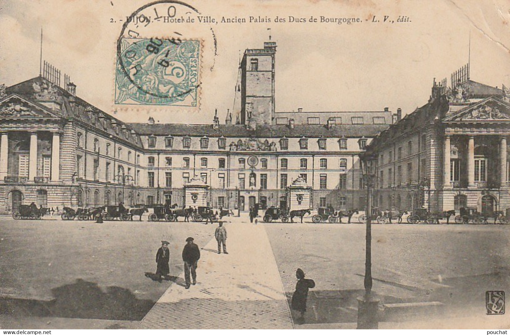 PE 21-(21) DIJON - HOTEL DE VILLE , ANCIEN PALAIS DES DUCS DE BOURGOGNE - CALECHES , FIACRES - 2 SCANS - Dijon