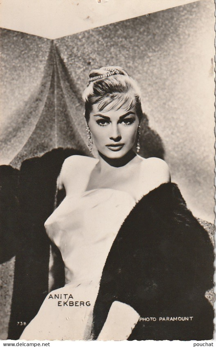 PE 26 - ANITA EKBERG - CINEMA - PORTRAIT PAR PARAMOUNT ( 1956 ) - 2 SCANS - Künstler