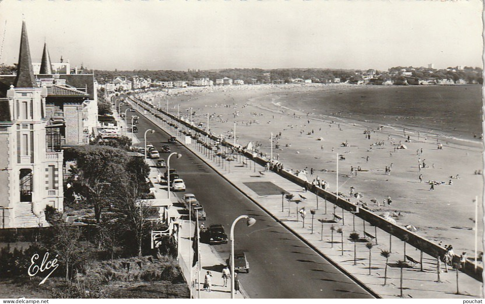 OP Nw32-(17) ROYAN - LA ROUTE DU BORD DE MER VUE DEPUIS LE FAMILY HOTEL - AUTOMOBILES - VILLAS - 2 SCANS - Royan