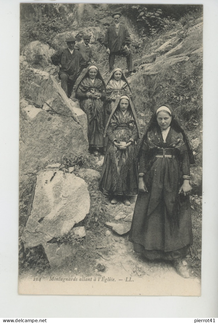 PYRÉNÉES - Montagnards Allant à L'Église - Other & Unclassified