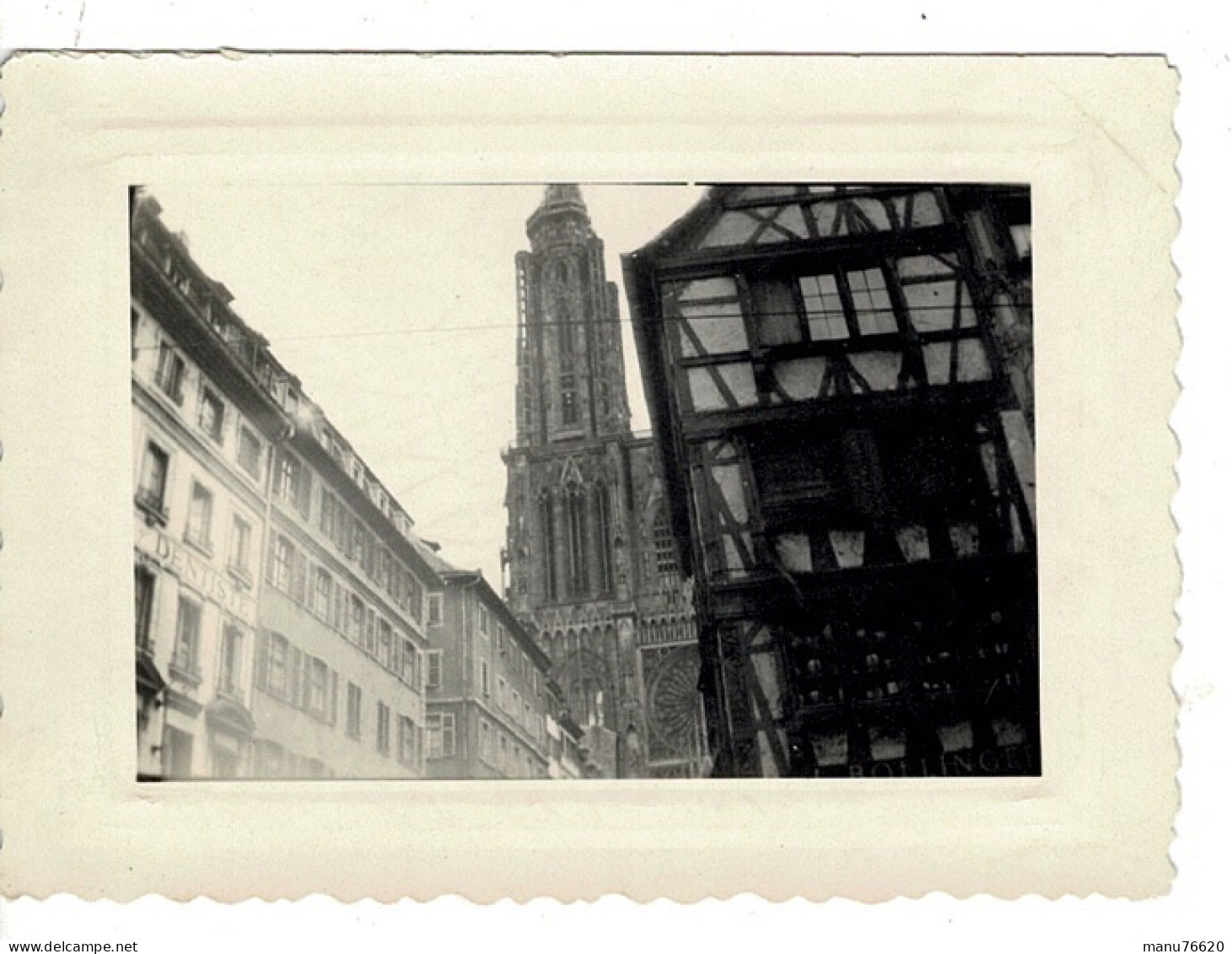 Ref 1 - Photo :  Strasbourg La Cathédrale Et Vieille Maison De La Rue Mercière , Alsace  - France . - Europe