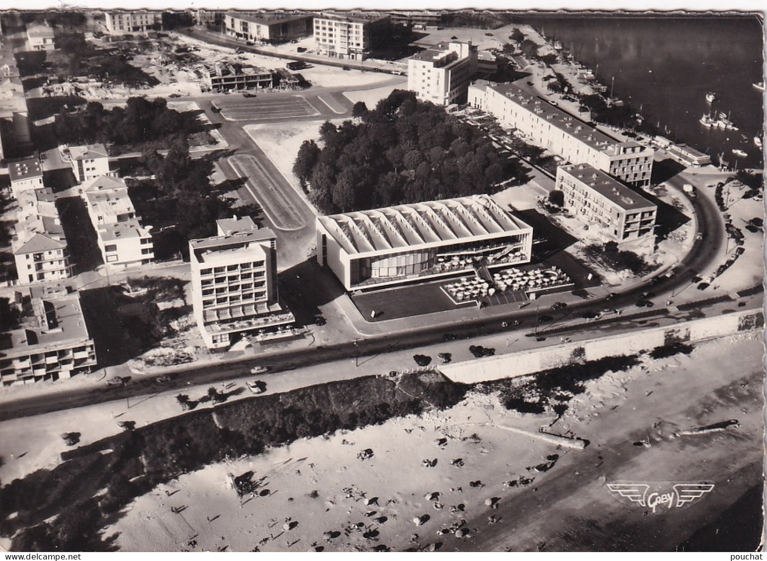 NE 28-(17) ROYAN - LE PALAIS DES CONGRES  - VUE AERIENNE - Royan