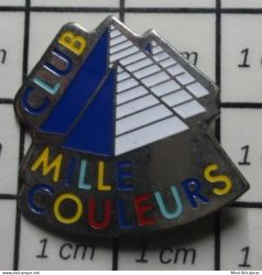 3617 Pin's Pins / Beau Et Rare / MARQUES / CLUB MILLE COULEURS PYRAMIDES GIZEH - Trademarks