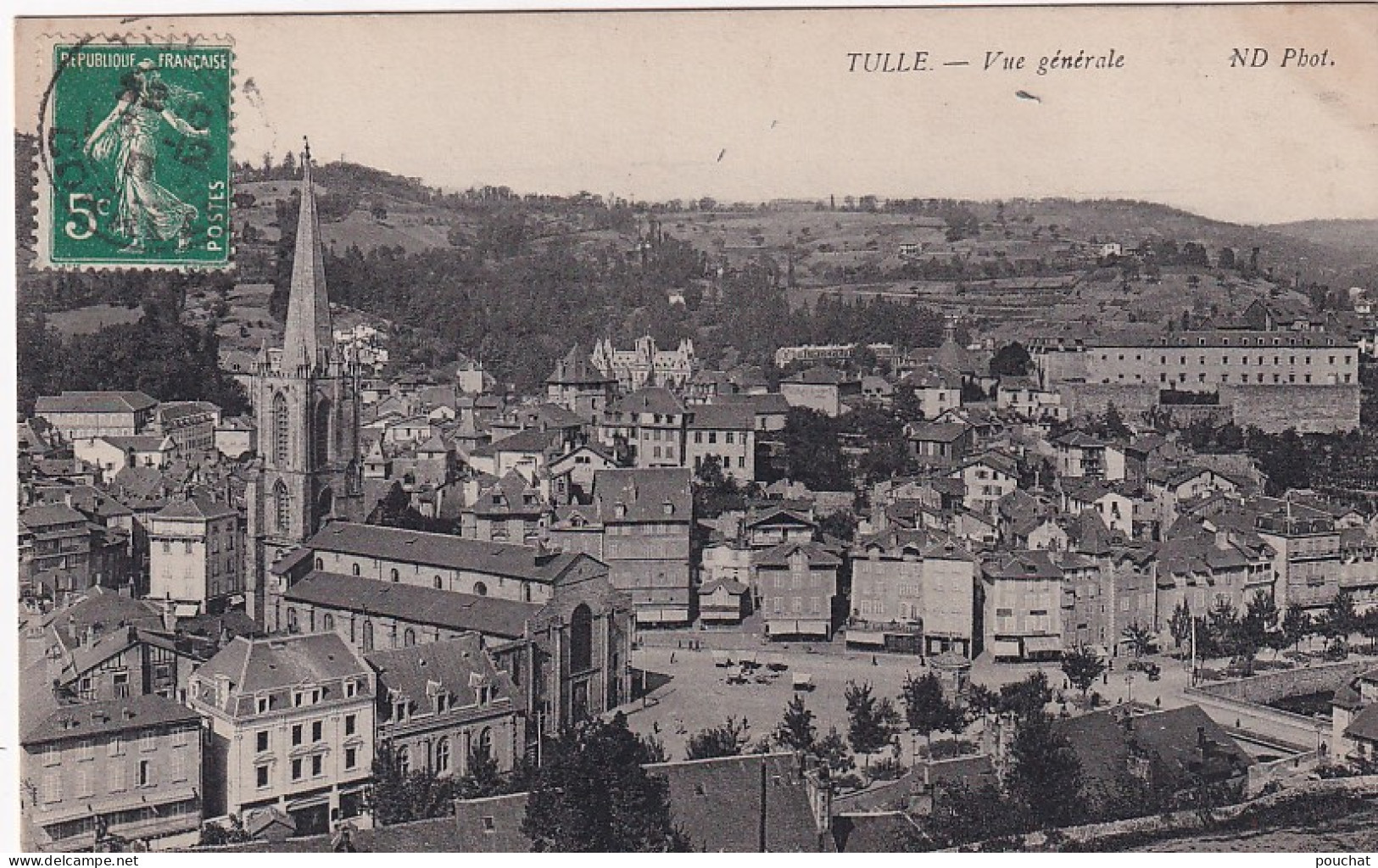 OP 39-(19) TULLE - VUE GENERALE - LA CATHEDRALE ET PLACE  - Tulle