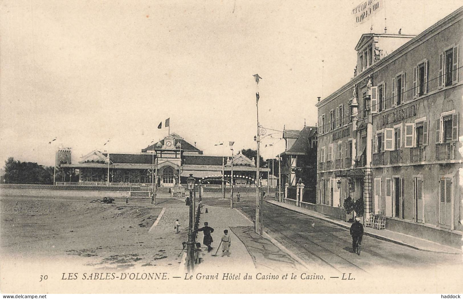 LES SABLES D'OLONNE : LE GRAND HOTEL DU CASINO ET LE CASINO - Sables D'Olonne