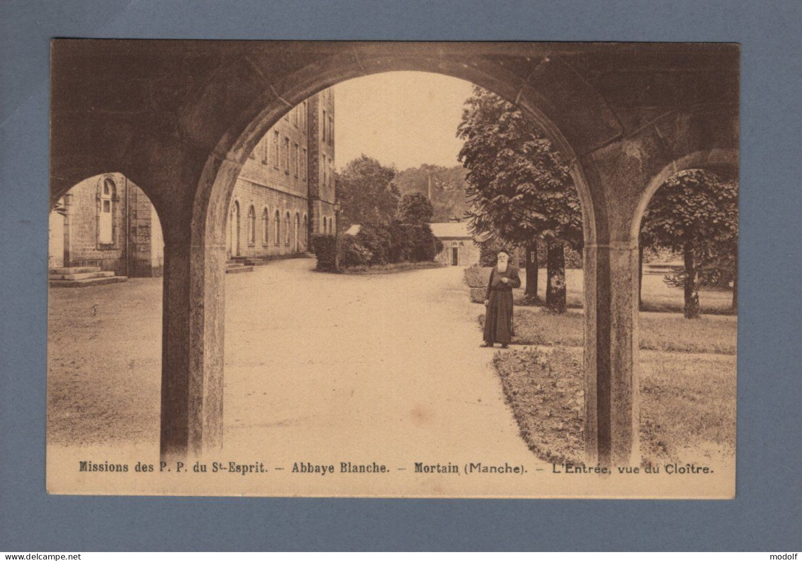 CPA - 50 - Mortain - Missions Des P. P. Du St-Esprit - Abbaye Blanche - L'Entrée, Vue Du Cloître - Non Circulée - Other & Unclassified