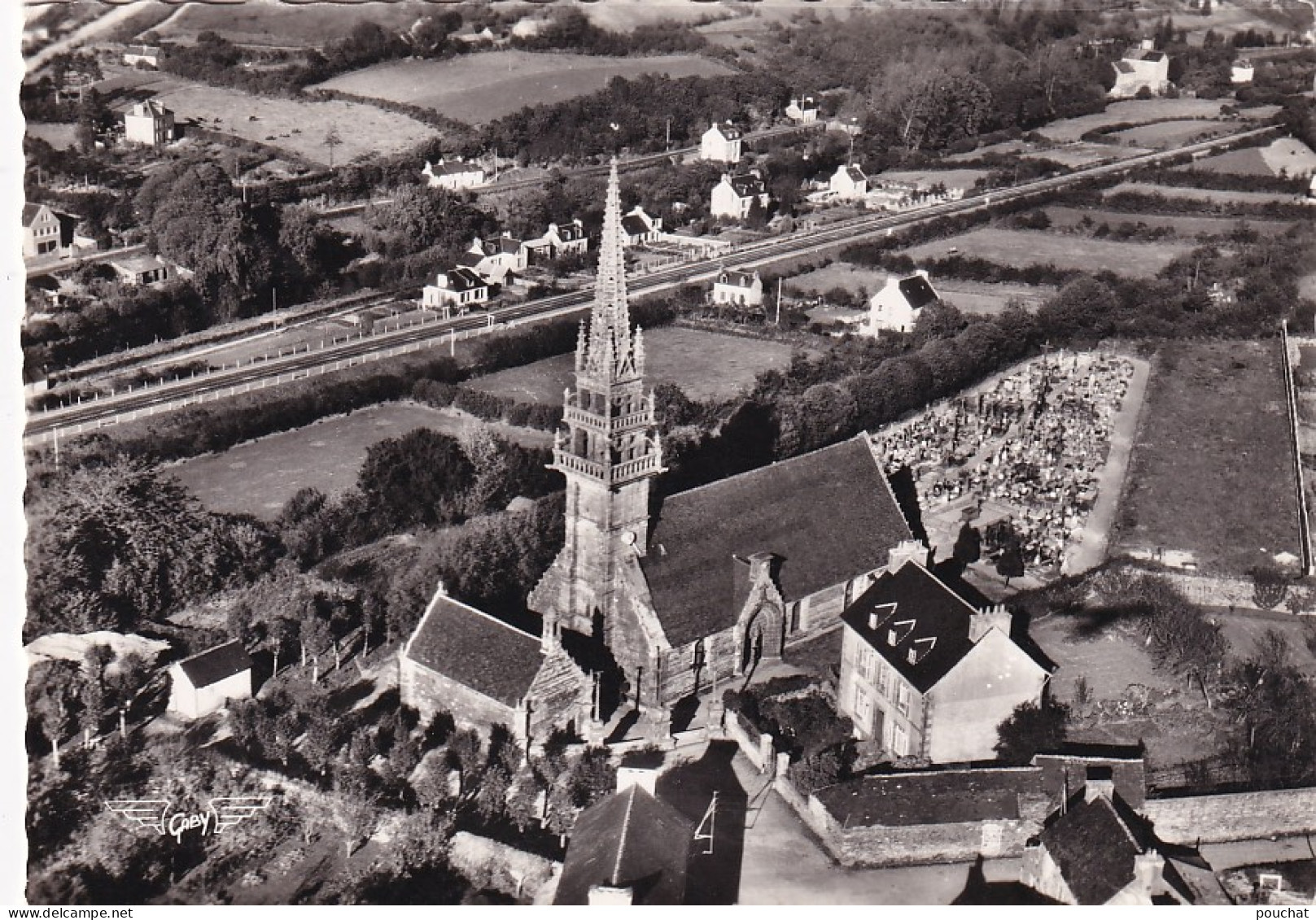 PE 31-(29) LA ROCHE MAURICE - L'EGLISE - CIMETIERE - VUE AERIENNE - La Roche-Maurice