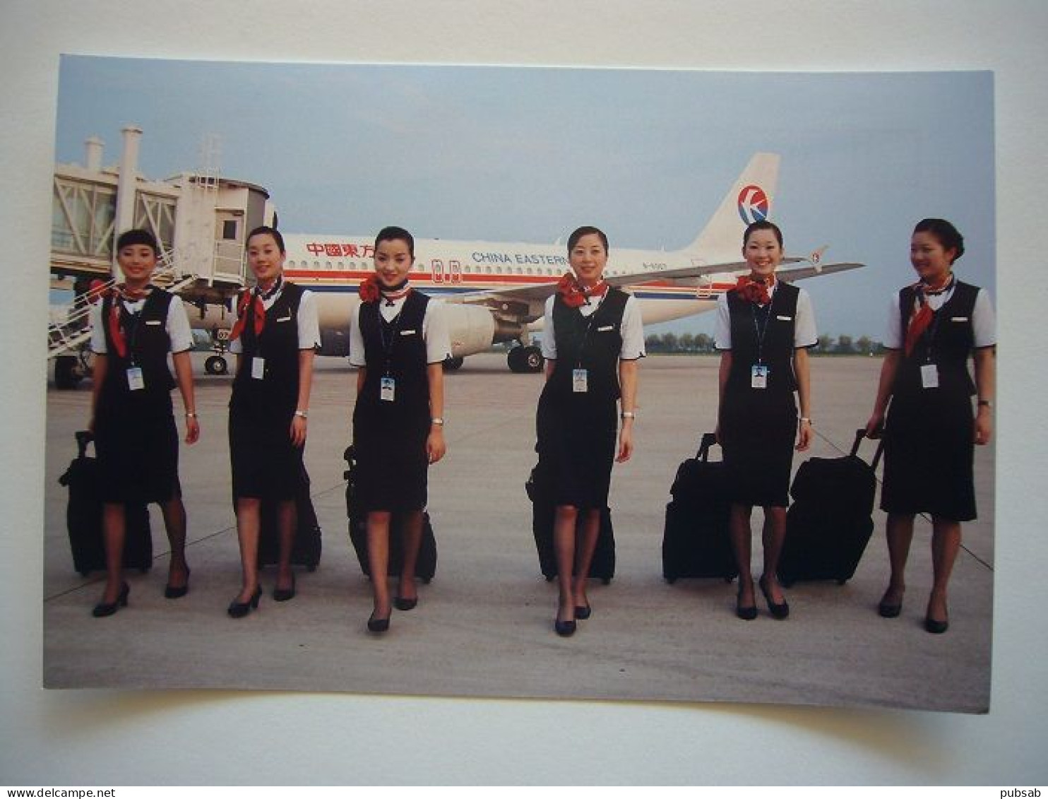 Avion / Airplane / CHINA EASTERN AIRLINES / Airbus A320 / Air Hostess - 1946-....: Moderne