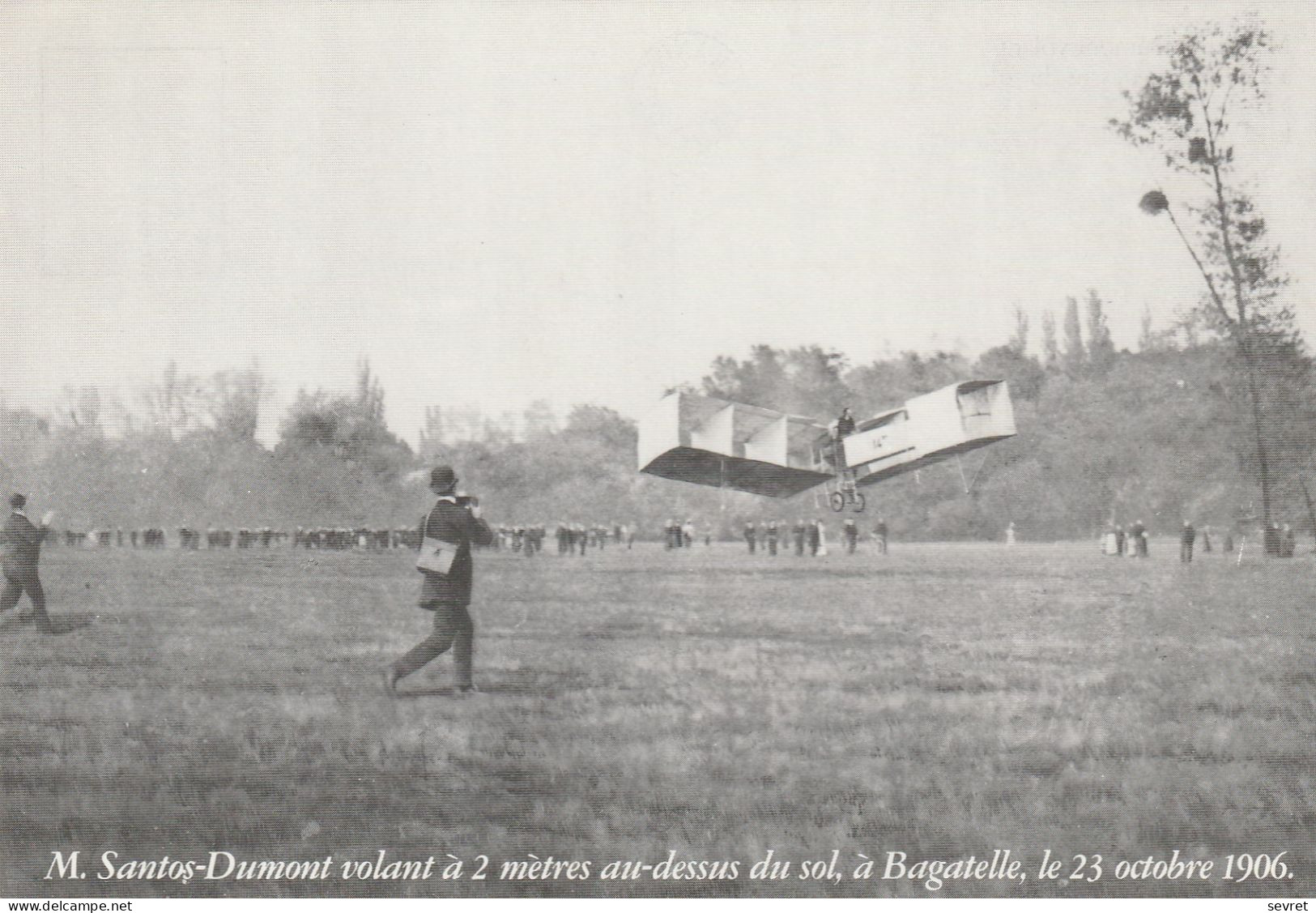 M.Santos-Dumont Volant à 2 Mètres Au-dessus Du Sol, à Bagatelle , Le 23 Octobre 1906 - Aviadores