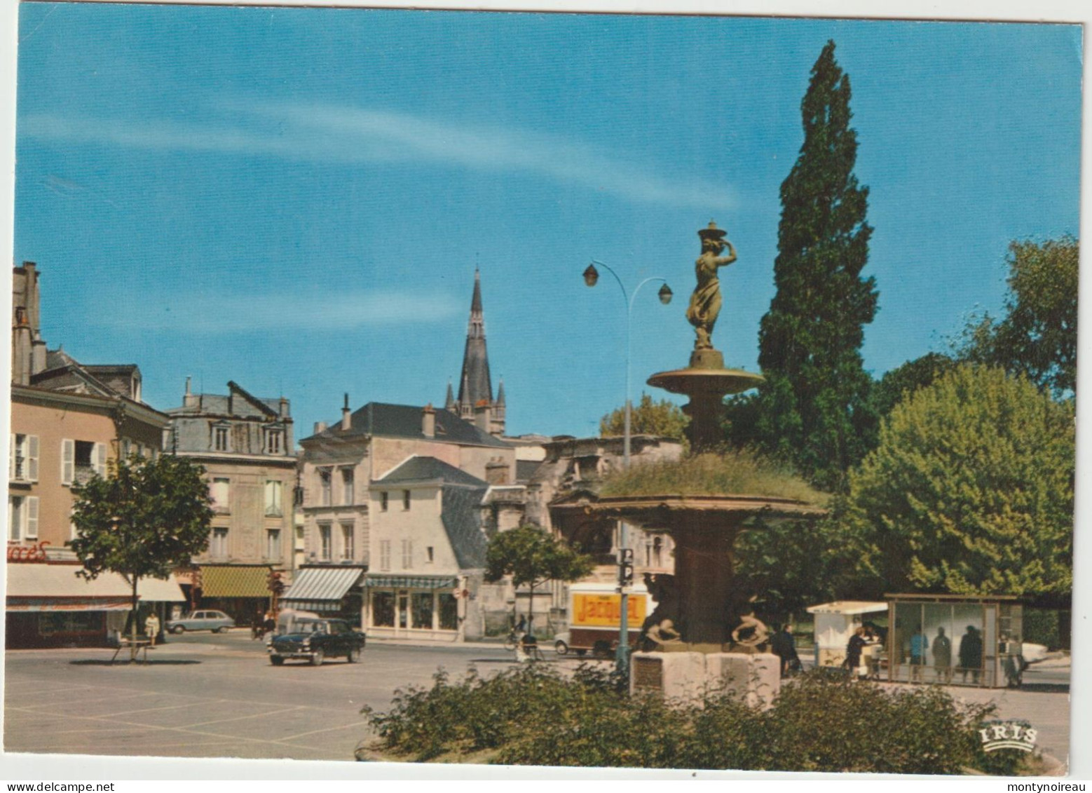 Marne :  EPERNAY : La  Place Hugues Plomb, Voiture Peugeot, Fontaine - Epernay