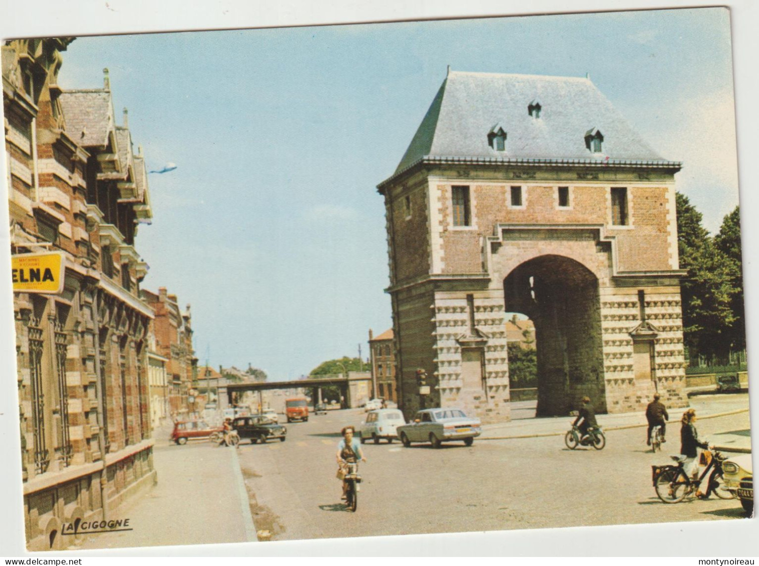 Nord: CAMBRAI : La Porte  Notre  Dame , Voitures Renault 4 L , Vélo - Cambrai