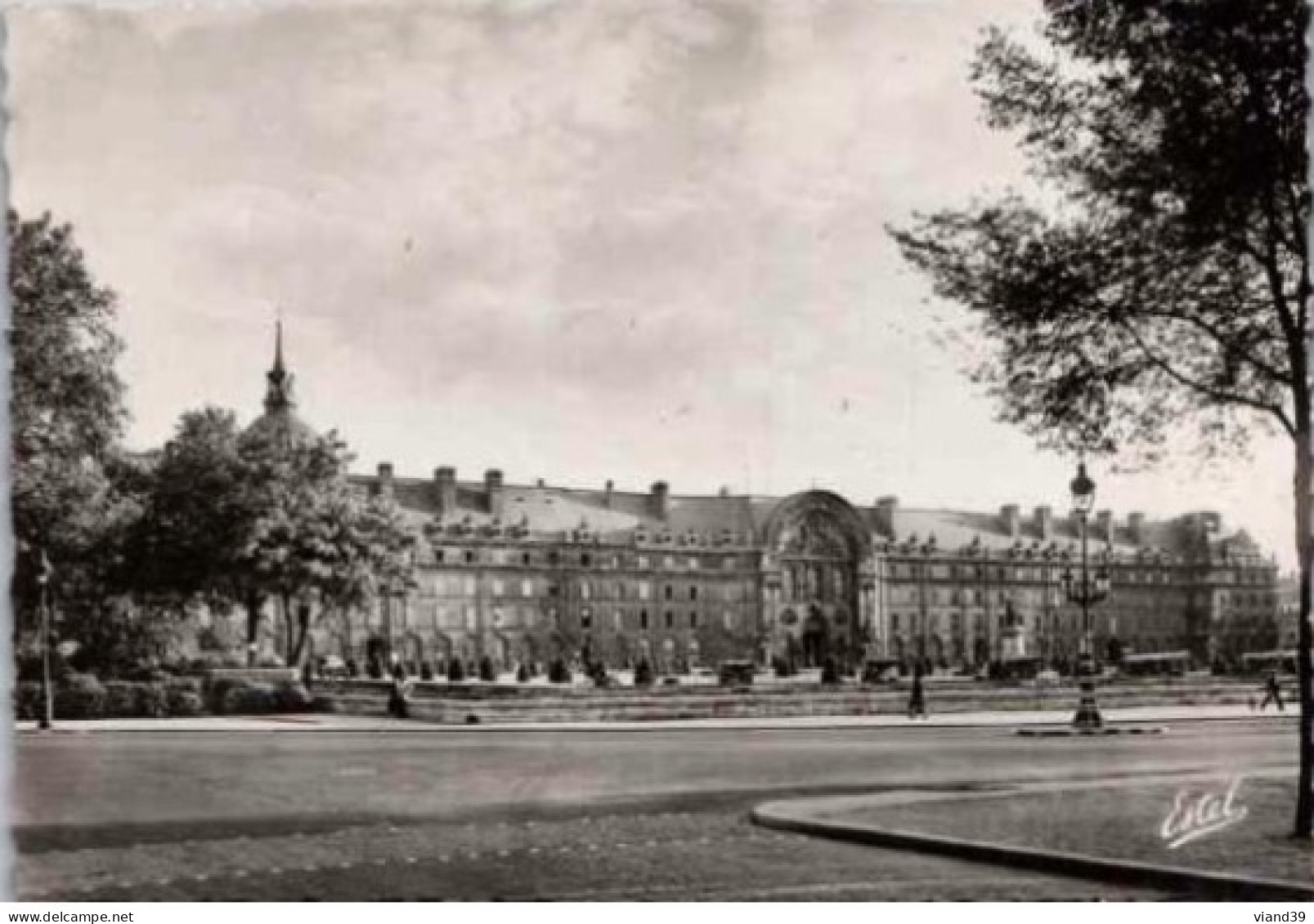 PARIS. -  Les Invalides : Façade Sur L'Esplanade.       Non  Circulée. - Bridges