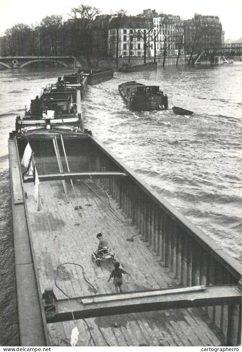 Navigation Sailing Vessels & Boats Themed Postcard Paris Willy Ronis Barges - Sailing Vessels