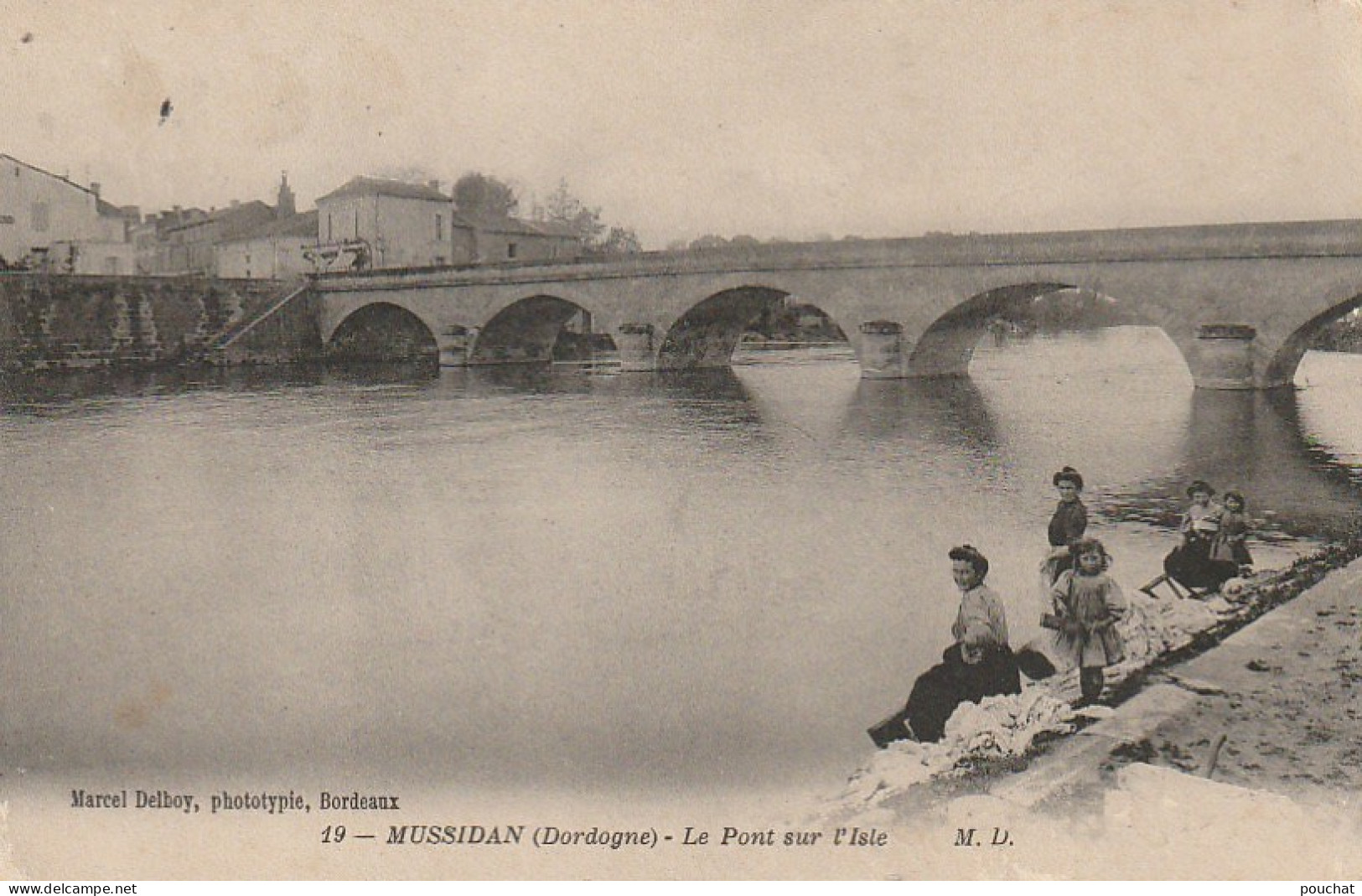 QU 1- (24)  MUSSIDAN - LE PONT SUR L' ISLE - LAVANDIERES - 2 SCANS - Mussidan