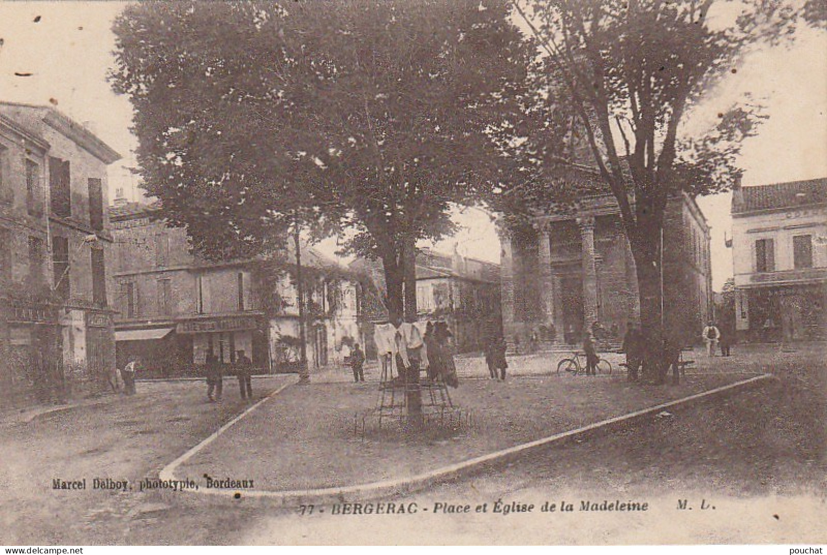 QU 1-(24) BERGERAC - PLACE ET EGLISE DE LA MADELEINE - ANIMATION -  2 SCANS - Bergerac