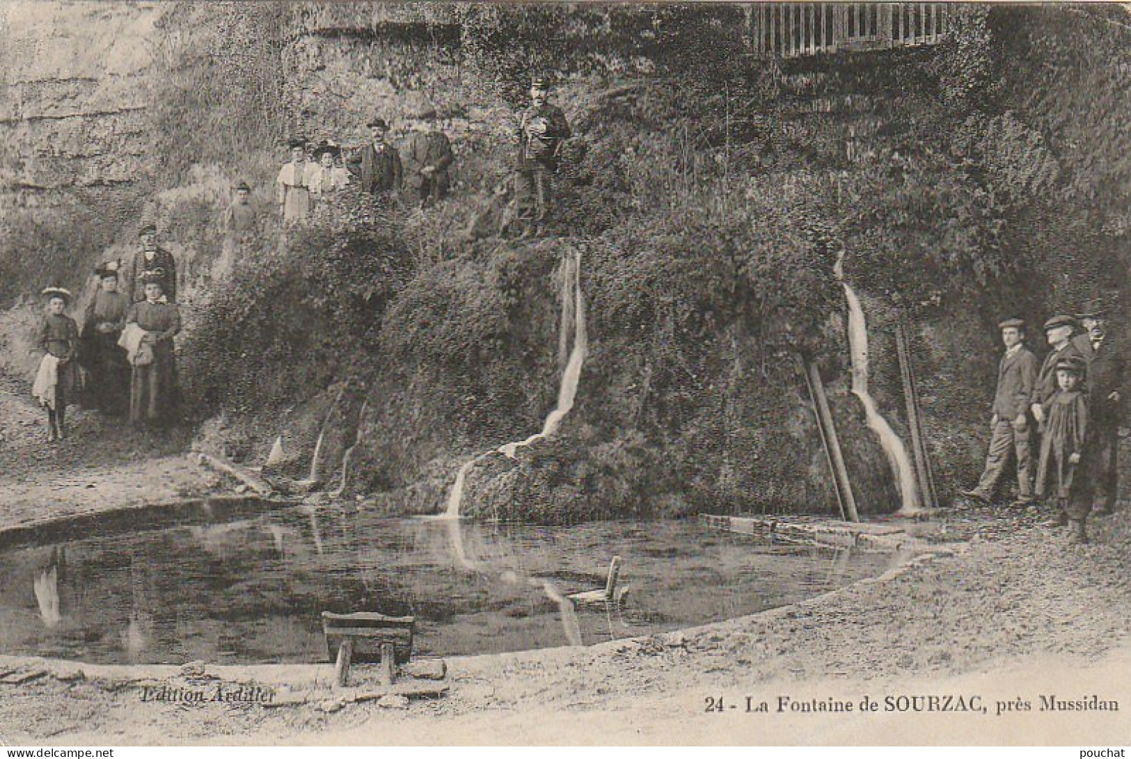 QU 1-(24) LA FONTAINE DE SOURZAC , PRES MUSSIDAN - ANIMATION  - 2 SCANS -  - Autres & Non Classés