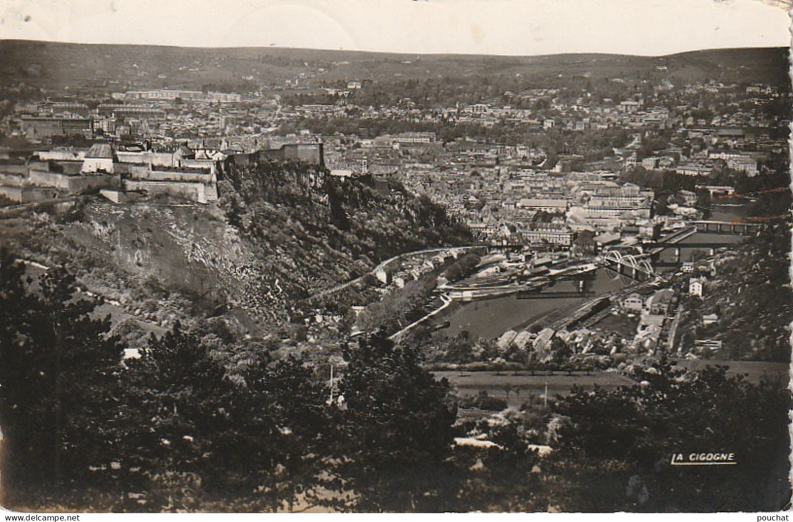 QU 5-(25) BESANCON - VUE SUR LA CATHEDRALE ET LA VILLE  - 2 SCANS - Besancon