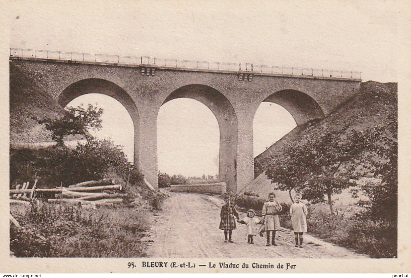 QU II-(28) BLEURY - LE VIADUC DU CHEMIN DE FER - ENFANTS - 2 SCANS - Sonstige & Ohne Zuordnung