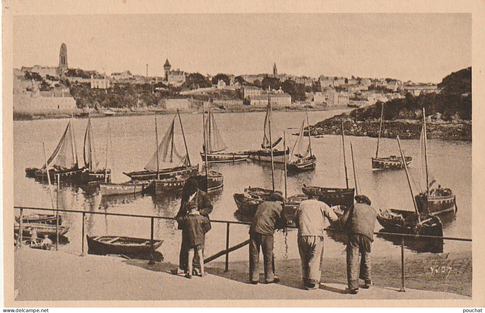 QU 12-(29) DOUARNENEZ - TREBOUL , PORT PITTORESQUE EN FACE DE DOUARNENEZ - 2 SCANS - Douarnenez