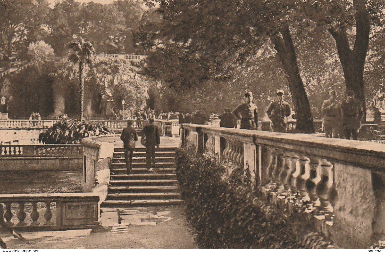 QU 14-(30) NIMES - JARDIN DE LA FONTAINE - 2 SCANS  - Nîmes