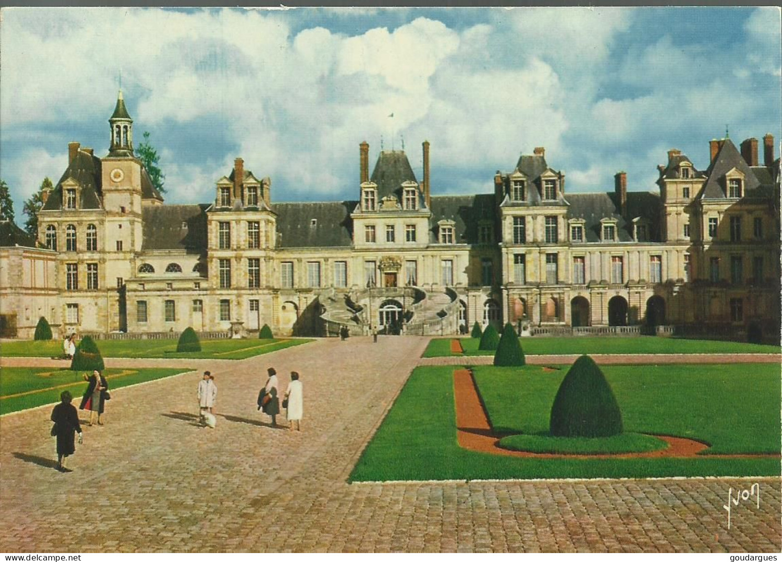 Château De Fontainebleau - Le Château Et La Cour Du Cheval Blanc Ou Des Adieux  - (P) - Fontainebleau
