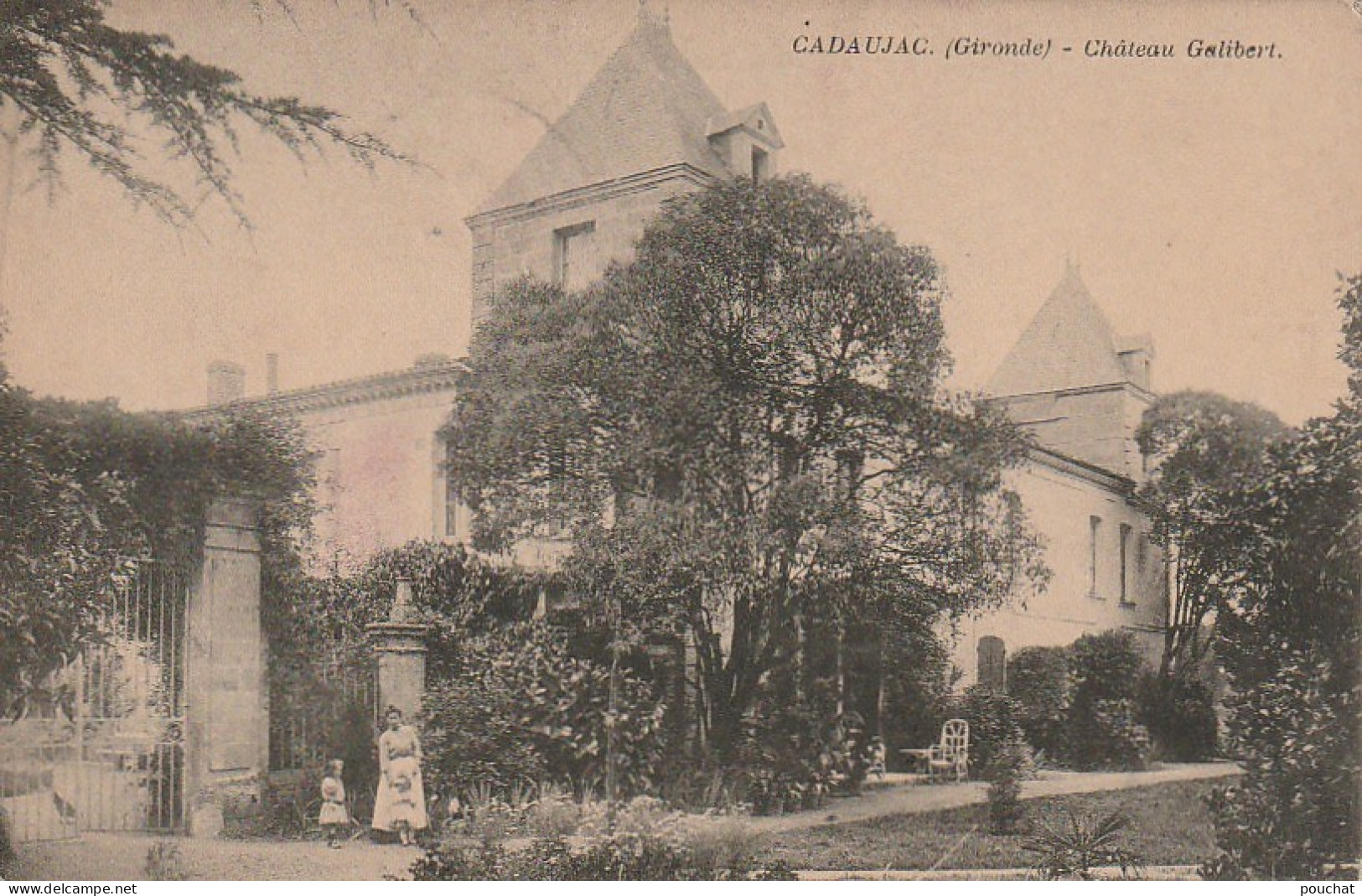 QU 23-(33) CADAUJAC - CHATEAU GALIBERT - ANIMATION DEVANT LES GRILLES  - 2 SCANS - Autres & Non Classés